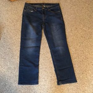 Apt. 9 Capris with cute back pockets!